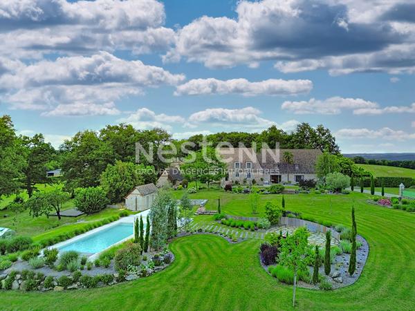 Propriété de charme à vendre à 15 min d'Argentat - Parc paysagé et arboré avec piscine - 4 chambres - Garage - Comble aménageable