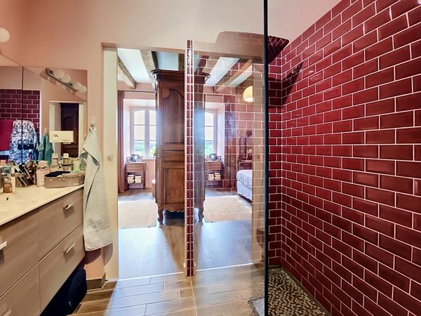 Propriété de charme à vendre à 15 min d'Argentat - Parc paysagé et arboré avec piscine - 4 chambres - Garage - Comble aménageable