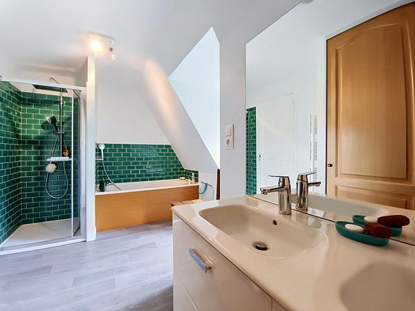 Propriété de charme à vendre à 15 min d'Argentat - Parc paysagé et arboré avec piscine - 4 chambres - Garage - Comble aménageable