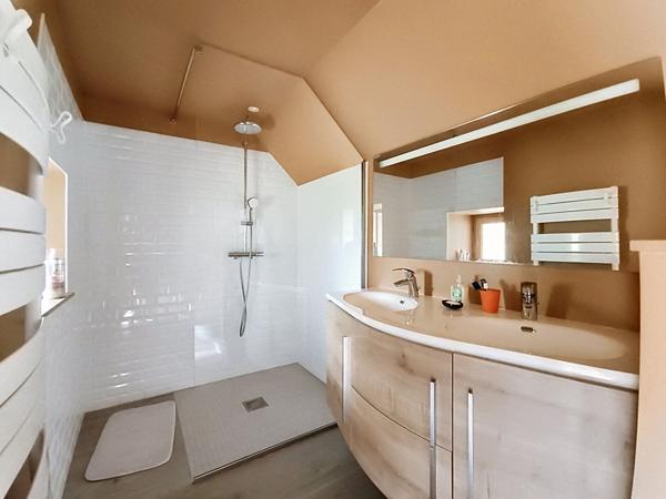 Propriété de charme à vendre à 15 min d'Argentat - Parc paysagé et arboré avec piscine - 4 chambres - Garage - Comble aménageable