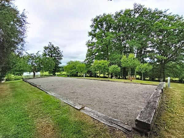 Propriété de charme à vendre à 15 min d'Argentat - Parc paysagé et arboré avec piscine - 4 chambres - Garage - Comble aménageable