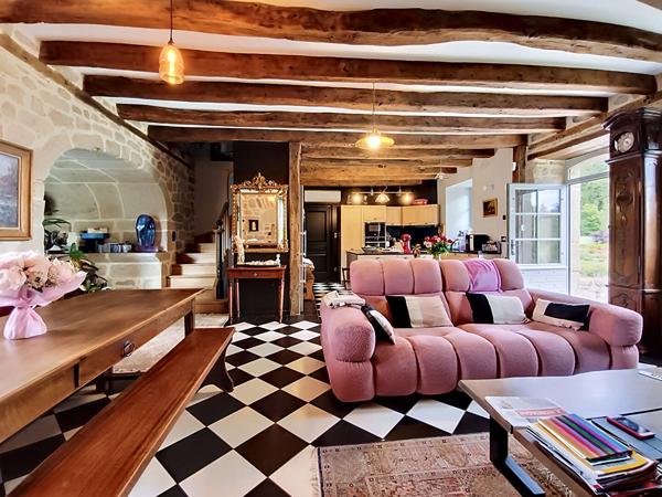 Propriété de charme à vendre à 15 min d'Argentat - Parc paysagé et arboré avec piscine - 4 chambres - Garage - Comble aménageable