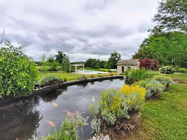 Propriété de charme à vendre à 15 min d'Argentat - Parc paysagé et arboré avec piscine - 4 chambres - Garage - Comble aménageable