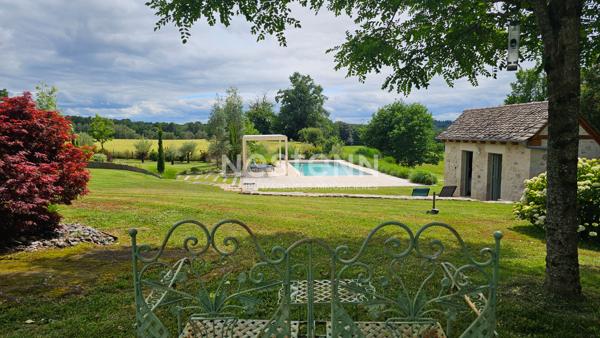 Propriété de charme à vendre à 15 min d'Argentat - Parc paysagé et arboré avec piscine - 4 chambres - Garage - Comble aménageable
