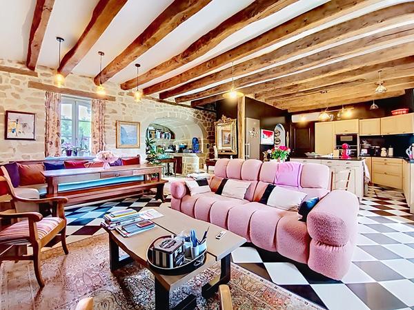 Propriété de charme à vendre à 15 min d'Argentat - Parc paysagé et arboré avec piscine - 4 chambres - Garage - Comble aménageable