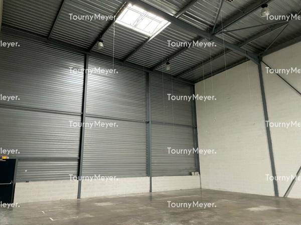 A LOUER SAINT JEAN D'ILLAC LOCAL D'ACTIVITES DE 494 m²