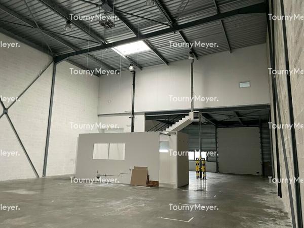 A LOUER SAINT JEAN D'ILLAC LOCAL D'ACTIVITES DE 494 m²