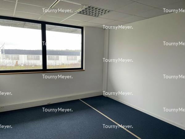 A LOUER SAINT JEAN D'ILLAC LOCAL D'ACTIVITES DE 494 m²