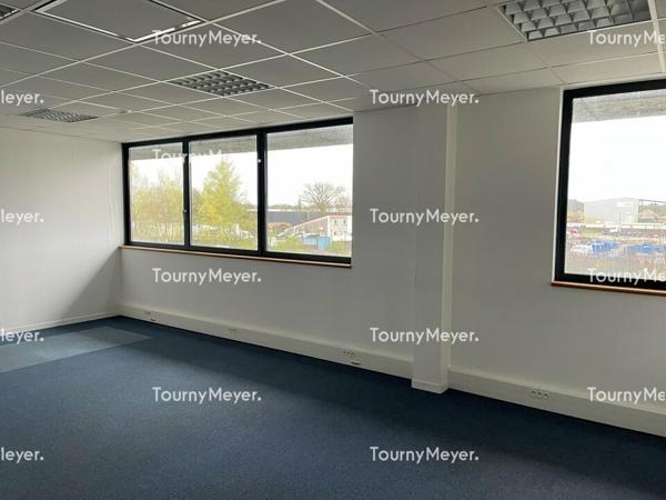 A LOUER SAINT JEAN D'ILLAC LOCAL D'ACTIVITES DE 494 m²
