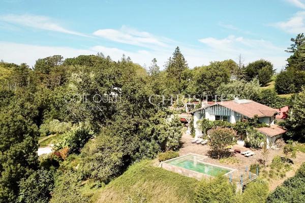 À vendre Urrugne – Villa avec piscine vue sur les montagnes