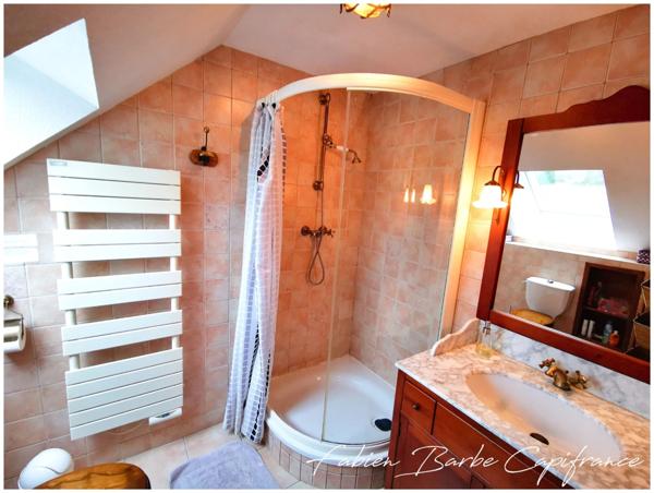 À vendre – Charmante longère en pierre avec dépendance à MERNEL (proche Guer & Brocéliande)