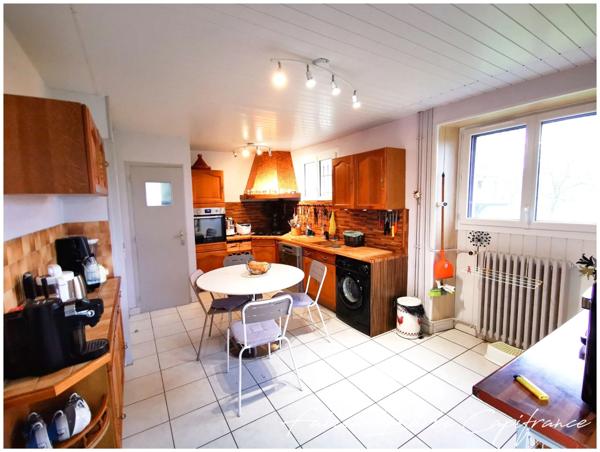 À vendre – Charmante longère en pierre avec dépendance à MERNEL (proche Guer & Brocéliande)