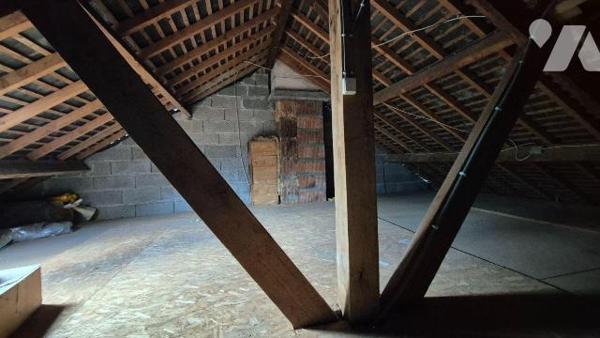 GORRON Centre : pavillon comprenant:
-Entrée surélevée, salon/séjour avec cheminée, cuisine am...