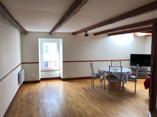Appartement T6 à louer en triplex avec jardin à Sérent bourg