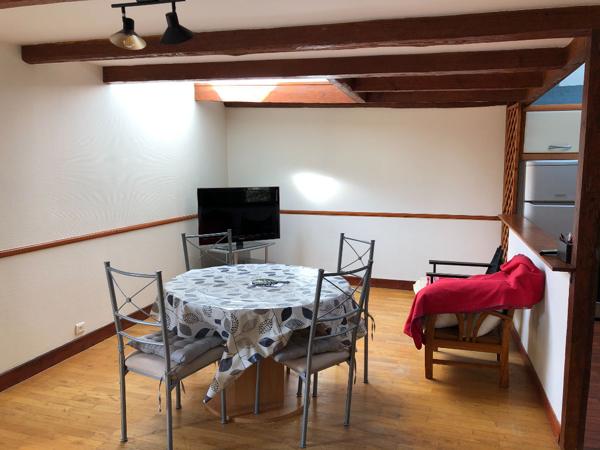 Appartement T6 à louer en triplex avec jardin à Sérent bourg