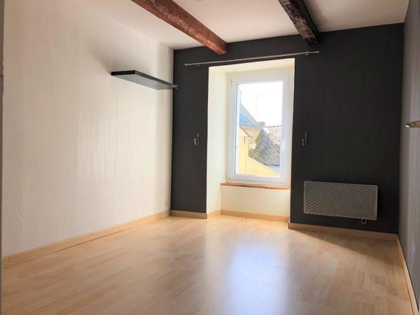 Appartement T6 à louer en triplex avec jardin à Sérent bourg