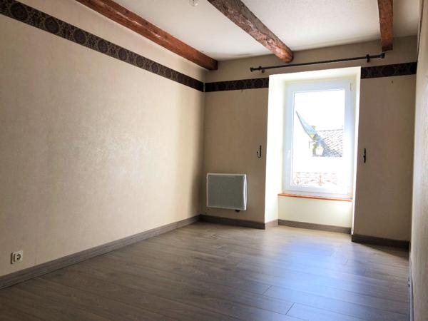 Appartement T6 à louer en triplex avec jardin à Sérent bourg