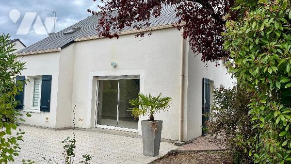SAINTE-LUCE-SUR-LOIRE – MAISON FAMILIALE AVEC JARDIN ARBORÉ