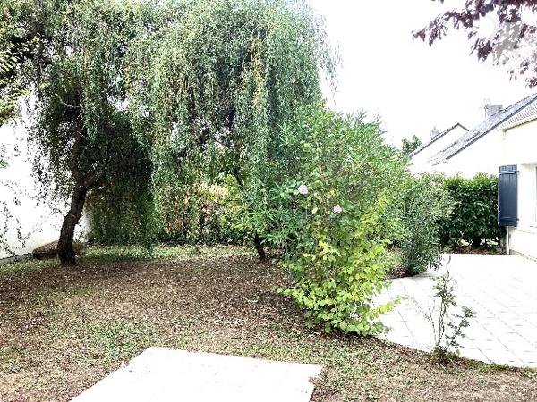 SAINTE-LUCE-SUR-LOIRE – MAISON FAMILIALE AVEC JARDIN ARBORÉ
