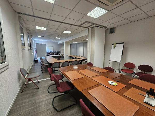 Vente Bureau 7 pièces 211 m2 à Tarbes