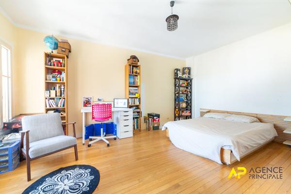 Superbe appartement 5 pièces à vendre à La Garenne-Colombes, 5ème étage, exposition sud €782 500 ** - Référence 13762