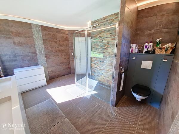 Rare : Maison d'architecte d'exception de 308 m² sur son terrain paysagé de 2546 m²