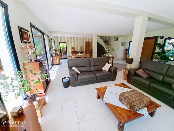 Rare : Maison d'architecte d'exception de 308 m² sur son terrain paysagé de 2546 m²