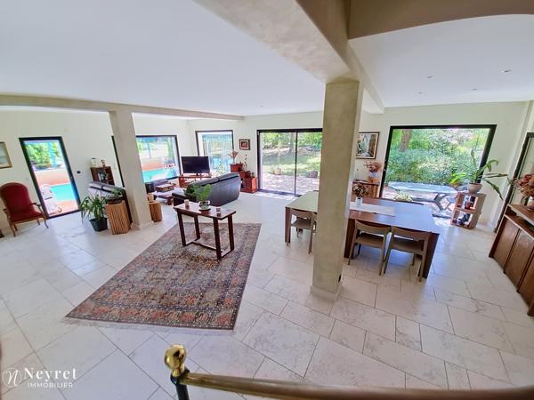 Rare : Maison d'architecte d'exception de 308 m² sur son terrain paysagé de 2546 m²