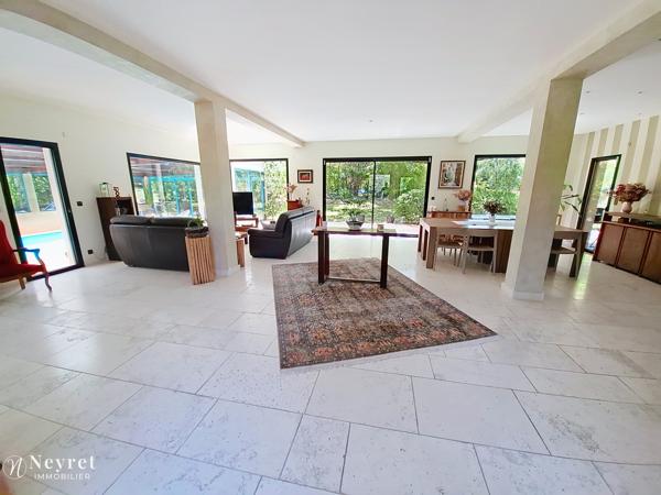 Rare : Maison d'architecte d'exception de 308 m² sur son terrain paysagé de 2546 m²