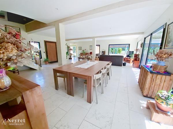 Rare : Maison d'architecte d'exception de 308 m² sur son terrain paysagé de 2546 m²