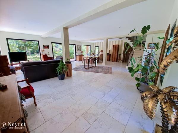 Rare : Maison d'architecte d'exception de 308 m² sur son terrain paysagé de 2546 m²