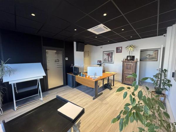 Vente                                                      Bureau
                        
                     4 pièces                      102 m2                     à Draguignan