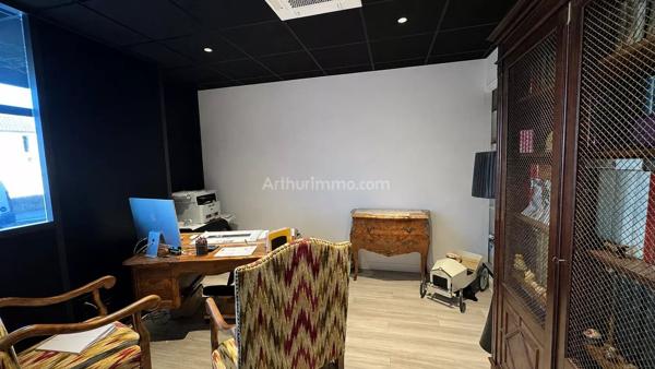Vente                                                      Bureau
                        
                     4 pièces                      102 m2                     à Draguignan