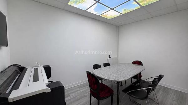 Vente                                                      Bureau
                        
                     4 pièces                      102 m2                     à Draguignan
