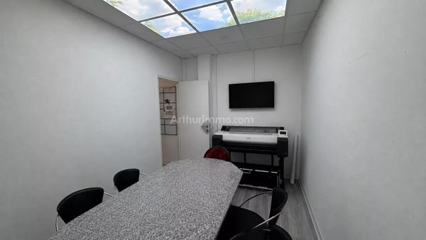 Vente                                                      Bureau
                        
                     4 pièces                      102 m2                     à Draguignan