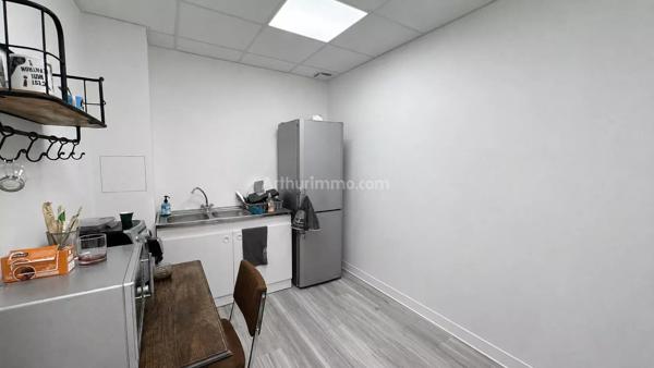 Vente                                                      Bureau
                        
                     4 pièces                      102 m2                     à Draguignan