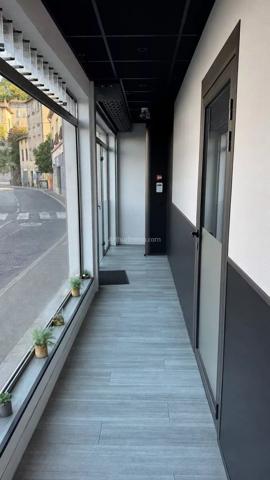 Vente                                                      Bureau
                        
                     4 pièces                      102 m2                     à Draguignan