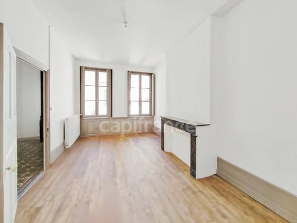 Appartement rénové avec cachet de 4 pièces 90 m² en hypercentre Chalon-sur-Saône (71)