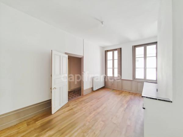 Appartement rénové avec cachet de 4 pièces 90 m² en hypercentre Chalon-sur-Saône (71)