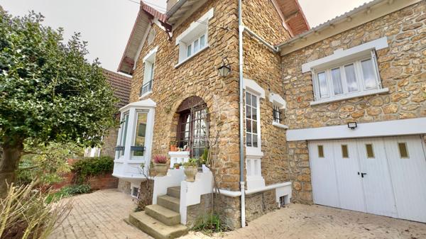 MAISON MEULIERE INDEPENDANTE 5 PIÈCES À SAVIGNY-SUR-ORGE, SECTEUR RÉSIDENTIEL PROCHE TRANSPORTS