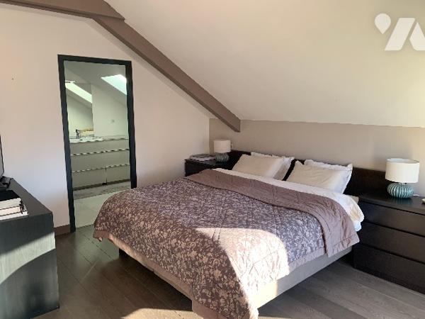 Maison contemporaine de 110 m² construite en 2016 sur un terrain de 542 m² à PUGNY-CHATENOD.