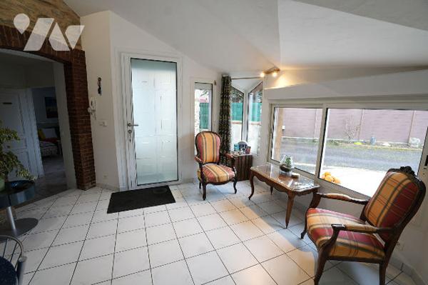 Maison familiale jusqu'à 5 chambres, avec charme de l'ancien, extension moderne et double garage.