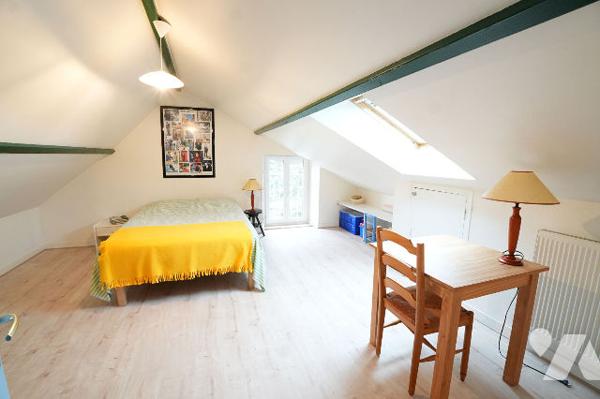 Maison familiale jusqu'à 5 chambres, avec charme de l'ancien, extension moderne et double garage.