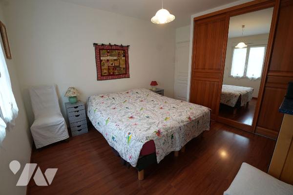 Maison familiale jusqu'à 5 chambres, avec charme de l'ancien, extension moderne et double garage.