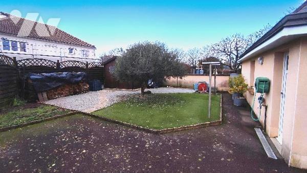 Maison familiale jusqu'à 5 chambres, avec charme de l'ancien, extension moderne et double garage.