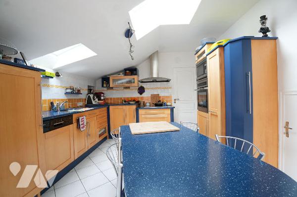 Maison familiale jusqu'à 5 chambres, avec charme de l'ancien, extension moderne et double garage.