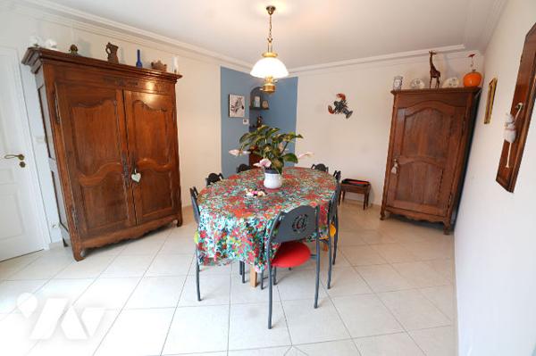 Maison familiale jusqu'à 5 chambres, avec charme de l'ancien, extension moderne et double garage.