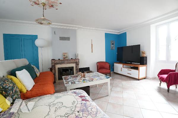 Maison familiale jusqu'à 5 chambres, avec charme de l'ancien, extension moderne et double garage.