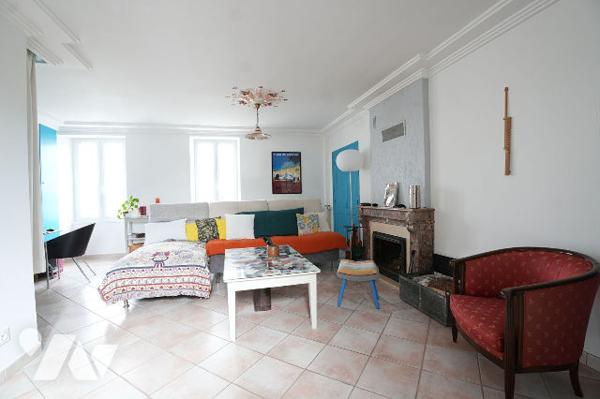 Maison familiale jusqu'à 5 chambres, avec charme de l'ancien, extension moderne et double garage.