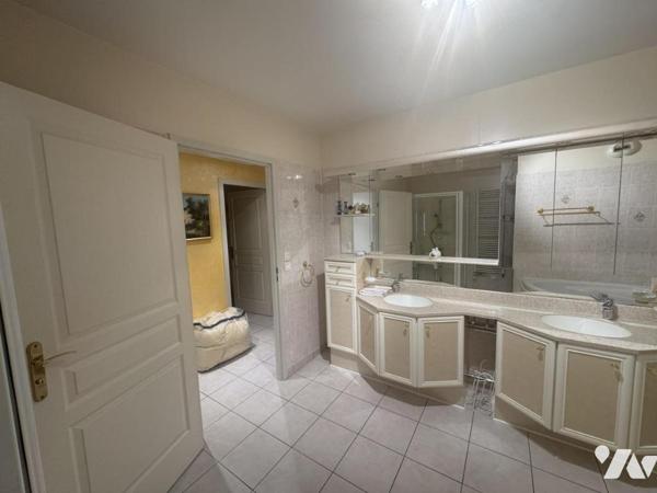 APPARTEMENT A VENDRE à CAMBRAI de type 4 d'une superficie de 131 m²